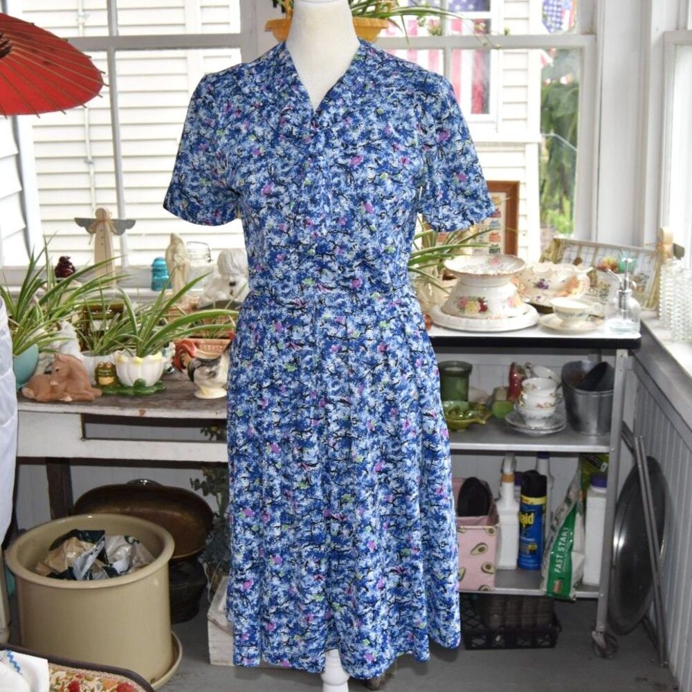Vintage 1960s Shelton Stroller Blue Abstract Tie Neck Dress XS 26 Waist